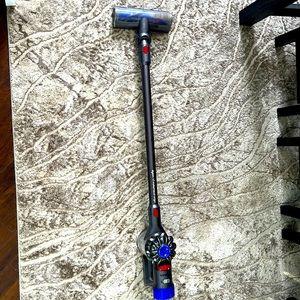 Dyson V7